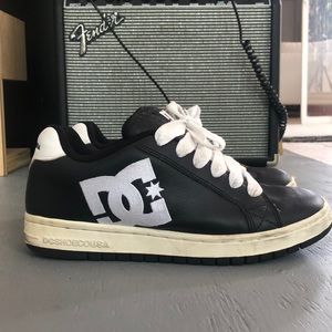 DCSHOECOUSA BLACK LEATHER SKATEBOARD SHOES